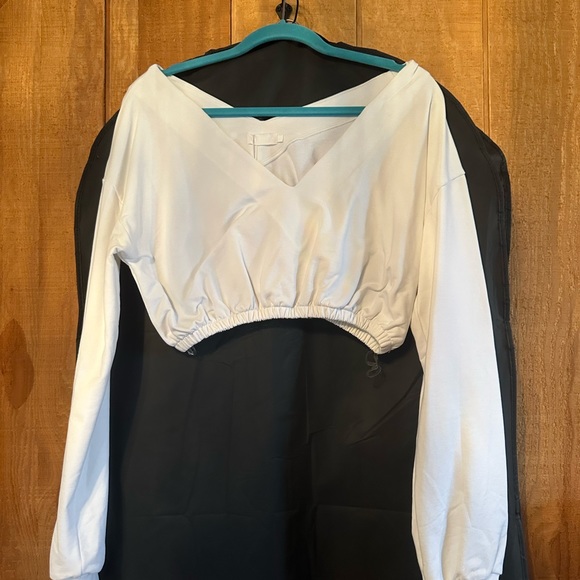 Meshki Cropped Jumper - Picture 2 of 4